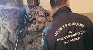 Aralarında 4 emekli polisin de bulunduğu göçmen kaçakçılarına operasyon: 15 gözaltı