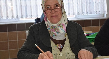 Öğrenmenin yaşı yoktur dedirtti; 60 yaşında okuma yazma öğrendi