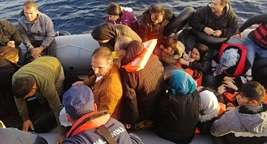 Sahil Güvenlik ekipleri, Yunan unsurlarının karasularımıza gönderdiği 132 kaçak göçmeni kurtardı