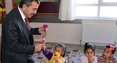 Bakan Tekin, Kahramanmaraş'taki okullarda inceleme yaptı