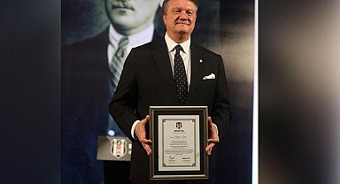 Beşiktaş'ın 35'inci başkanı Hasan Arat, mazbatasını aldı