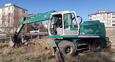 DSİ, İLÇEMİZ DERELERİNDE KIŞ ÖNCESİ TEMIZLIK ÇALIŞMASI BASLATTI