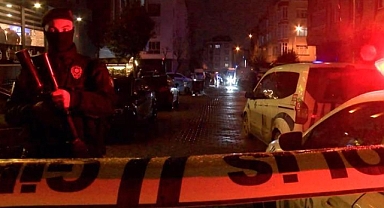 Sultangazi'de kız arkadaşını beklerken otomatik silahlarla saldırıya uğrayan bir kişi öldü