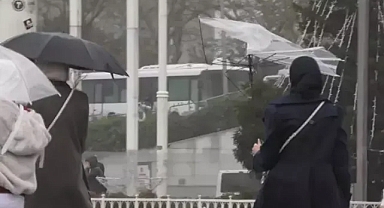 Vali Gül uyarmıştı! İstanbul'da rüzgarlı ve yağmurlu hava etkili oluyor.