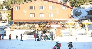 Yeni yılı 'kar'sız karşılamaya hazırlanan Uludağ'da otel fiyatları cep yakıyor