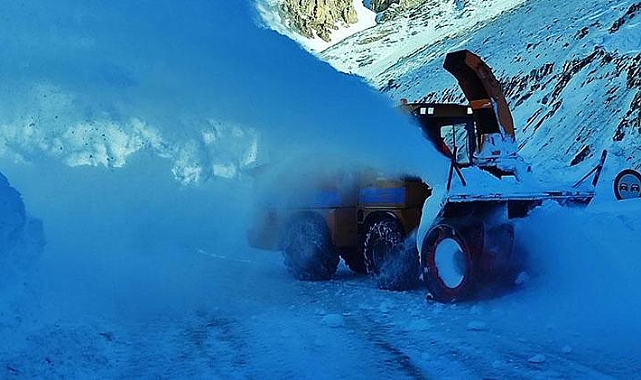 Çığ riski nedeniyle kara yolu 13 gündür kapalı