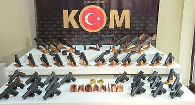 'Kafes-29' operasyonunda ele geçirilen silahlar sergilendi 