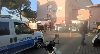 Yolun karşısına geçmeye çalışan kadına motor çarptı; 2'si ağır 3 kişi yaralandı!