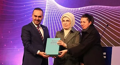 Emine Erdoğan'dan Muhalefet'i Hedef Alan Flaş Açıklamalar!