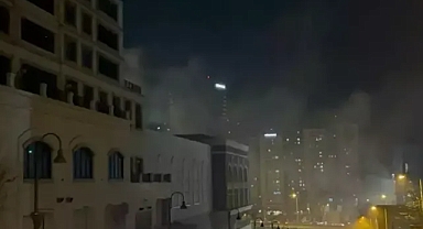 İstanbul'da bir AVM'de çıkan yangın paniğe neden oldu