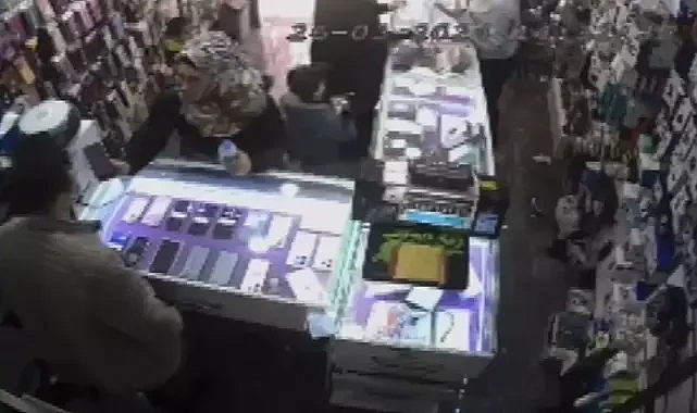 Fatih'te telefon kılıfı nedeniyle çıkan kavga olaylı bitti!