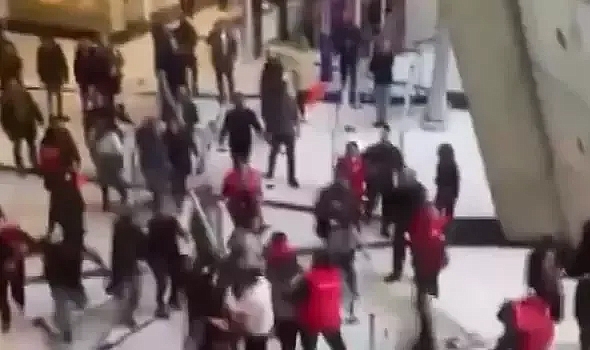 PKK destekçileri havalimanında olay çıkardı: 3 yaralı!