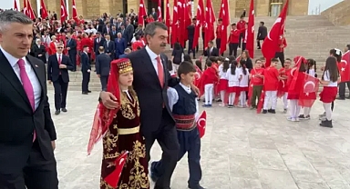 Bakan Tekin, öğrencilerle Anıtkabir'i ziyaret etti...