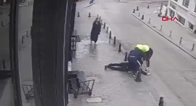 Fatih'te yumruk atarak yere düşürdükleri şüpheliye bakın neler yaptılar!