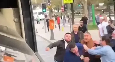 İETT Otobüsünde Flaş Kavga...