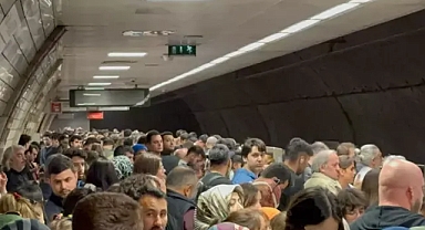 Metro hatları kaza sonrası işte böyle tıkandı...