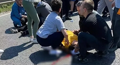 Mezarlık ziyaretine giderken otomobil çarpan aile ağır yaralandı...