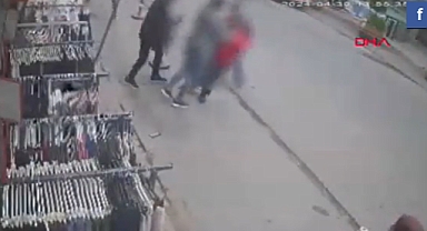 Esenyurt'ta taciz iddiası olan adama işte böyle dayak attılar!