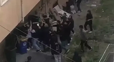 İki grup arasındaki kavgada tekme ve yumruklar havada uçuştu...