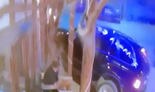 Lüks araç kontrolden çıktı kafeye daldı: 3 yaralı