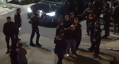 Silivri'de alkolmetreyi üflemeyip polisi tehdit ettiler...