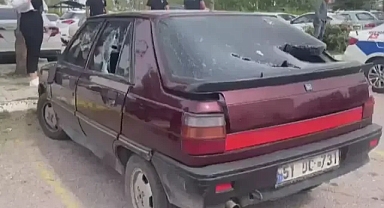 Sopayla akrabasının arabasına işte böyle zarar verdi!