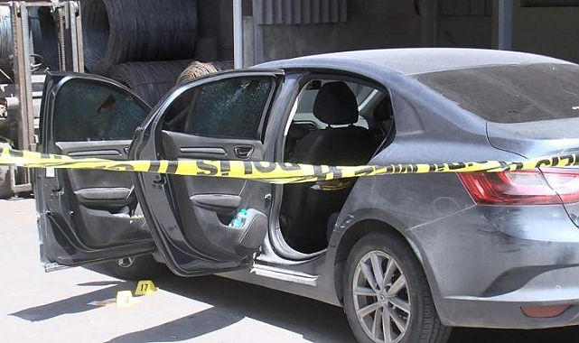 Sultangazi’de motosikletli otomobile kurşun yağdırdı