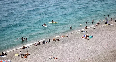 Tatil'i Fırsat Bilenler Soluğu Konyaaltı Sahilinde Aldı...