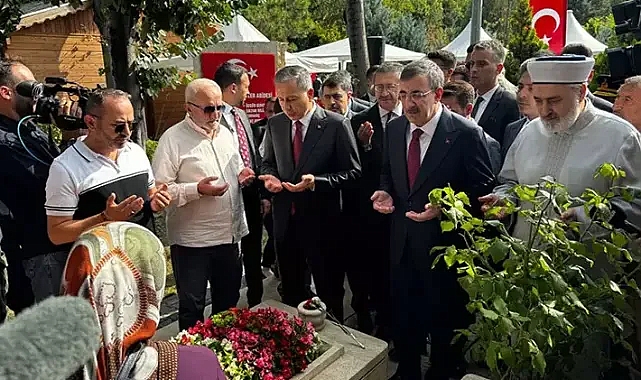 15 Temmuz şehitlerimizin kabir ziyareti şehitlikte tören