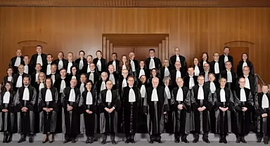 AB Komisyonu’nun , Kovid-19 aşılarının sözleşmesi davasında kusurlu bulundu