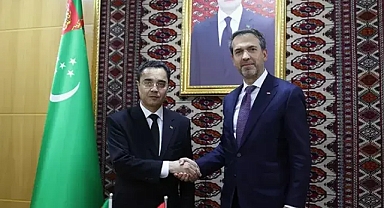 Bakan Bayraktar mevkidaşı Türkmengeologiya Başkanı Gurbangeldi Garlyev ile görüştü