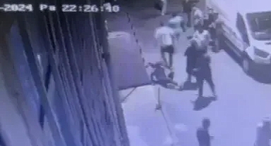 Beyoğlu'nda kardeşini dövenlere silah çekti o anlara dair görüntüler