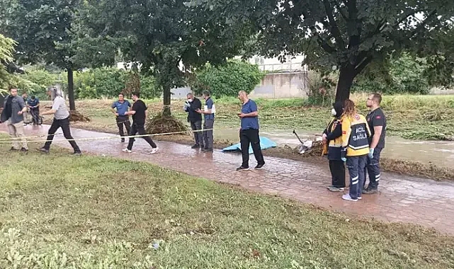 Bursa'da ki Nilüfer Çayı'nda sürüklenen erkek cesedinde sağ bacağında platin tespit edildi