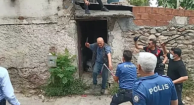 Kendisini ikna etmeye çalışan polis memurunu yaralayan adamın ifadesi kan dondurdu