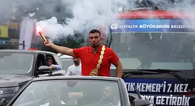 Kırkpınar Başpehlivanı Yusuf Can Zeybek'e Antalya'da coşkulu karşılama