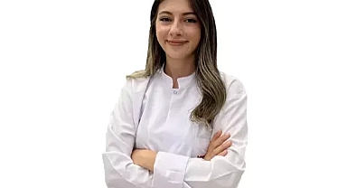 EKRAN KARŞISINDA YÜKSEK KALORİLİ VE YAĞLI YİYECEKLER TÜKETİYORLAR