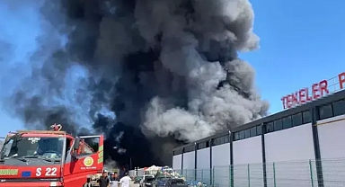 Manisa'da yaş sebze meyve işletmesinde alevlere ani müdahale