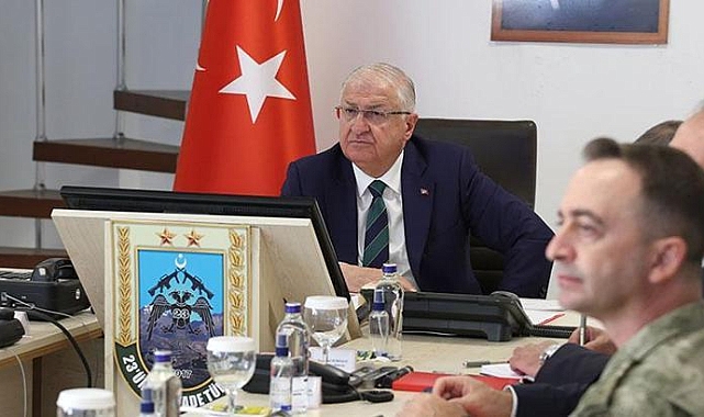 Bakan Güler, sınır ötesindeki birlik komutanlarıyla görüştü