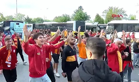 Galatasaray taraftarı, Fenerbahçe derbisi için Kadıköy'e ulaştı