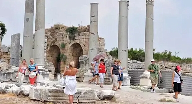 Kaçıp gelen yabancılardan, kaçak tur rehberliği