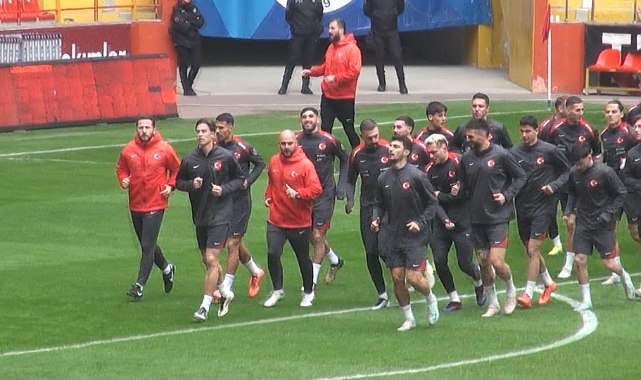 A Milli Takımımız Türkiye'deki Son Antrenmanını Kayseri'de Yaptı