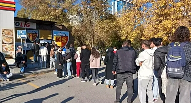 Türkiye-Galler maçı Kayseri'de yoğun ilgi gördü:..