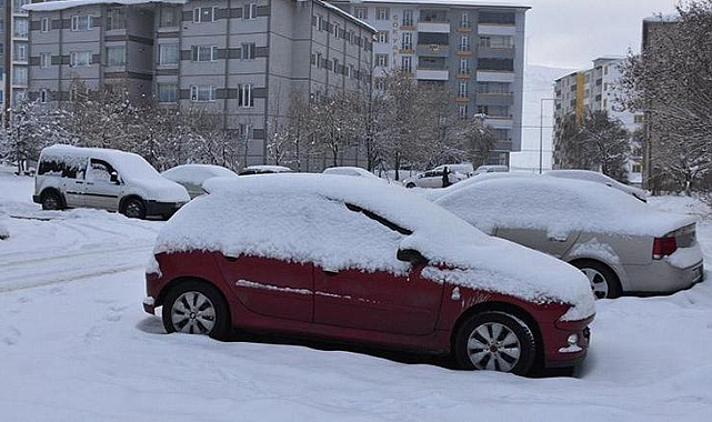 Bitlis'te kar nedeniyle 77 köy yolu ulaşıma kapandı