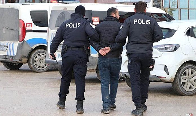 Eğlence mekanındaki silahlı kavgada yaralandı; gizlice polisi izlerken yakalandı