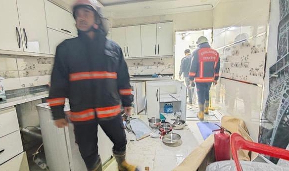 Evde gaz sıkışması nedeniyle patlama: 1 yaralı