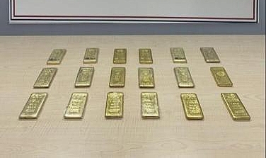 Hakkari'de 2 kişinin ayakkabılarından 54 milyon lira değerinde kaçak külçe altın ele geçirildi