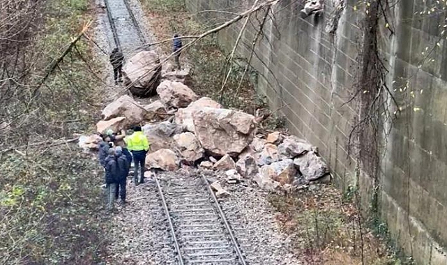 Karabük’te heyelan nedeniyle demir yolu ulaşıma kapandı