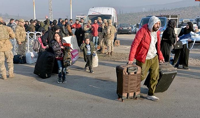 Ülkelerine dönen Suriyeliler, Cilvegözü Gümrük Kapısı’nda yoğunluk oluşturdu