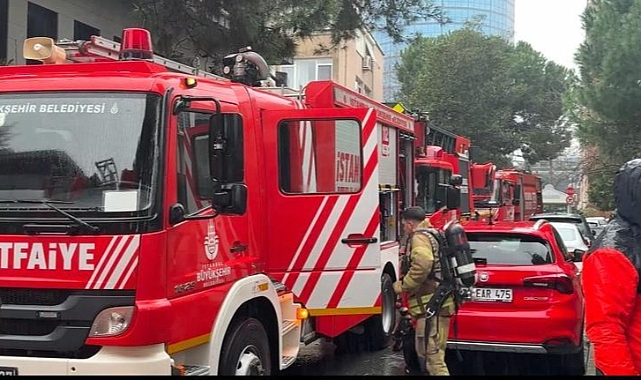 Beşiktaş’ta 36 katlı rezidans inşaatındaki işçi konteyneri alev alev yandı; 1 işçi dumandan etkilendi