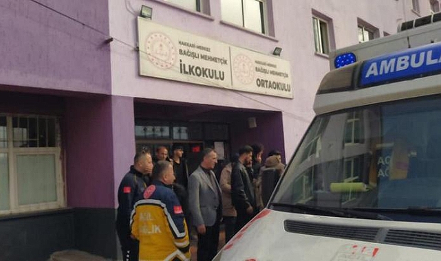 Hakkari'de 34 öğrenci, gıda zehirlenmesi şüphesi ile hastaneye kaldırıldı